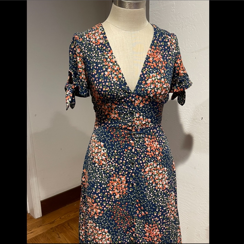 Short sleeved tie dress